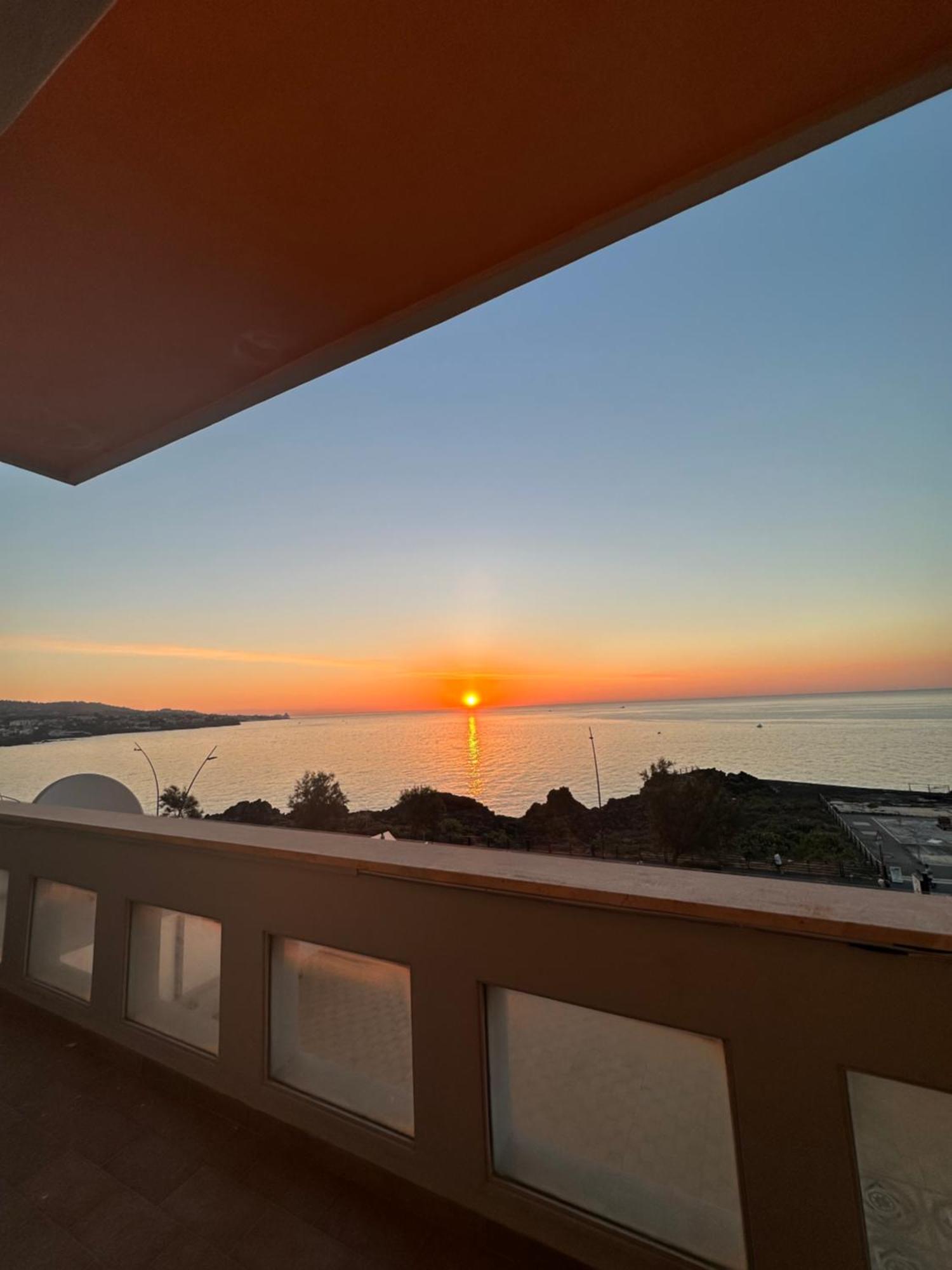 Perla Marina Sea View Apartment Catania Bagian luar foto