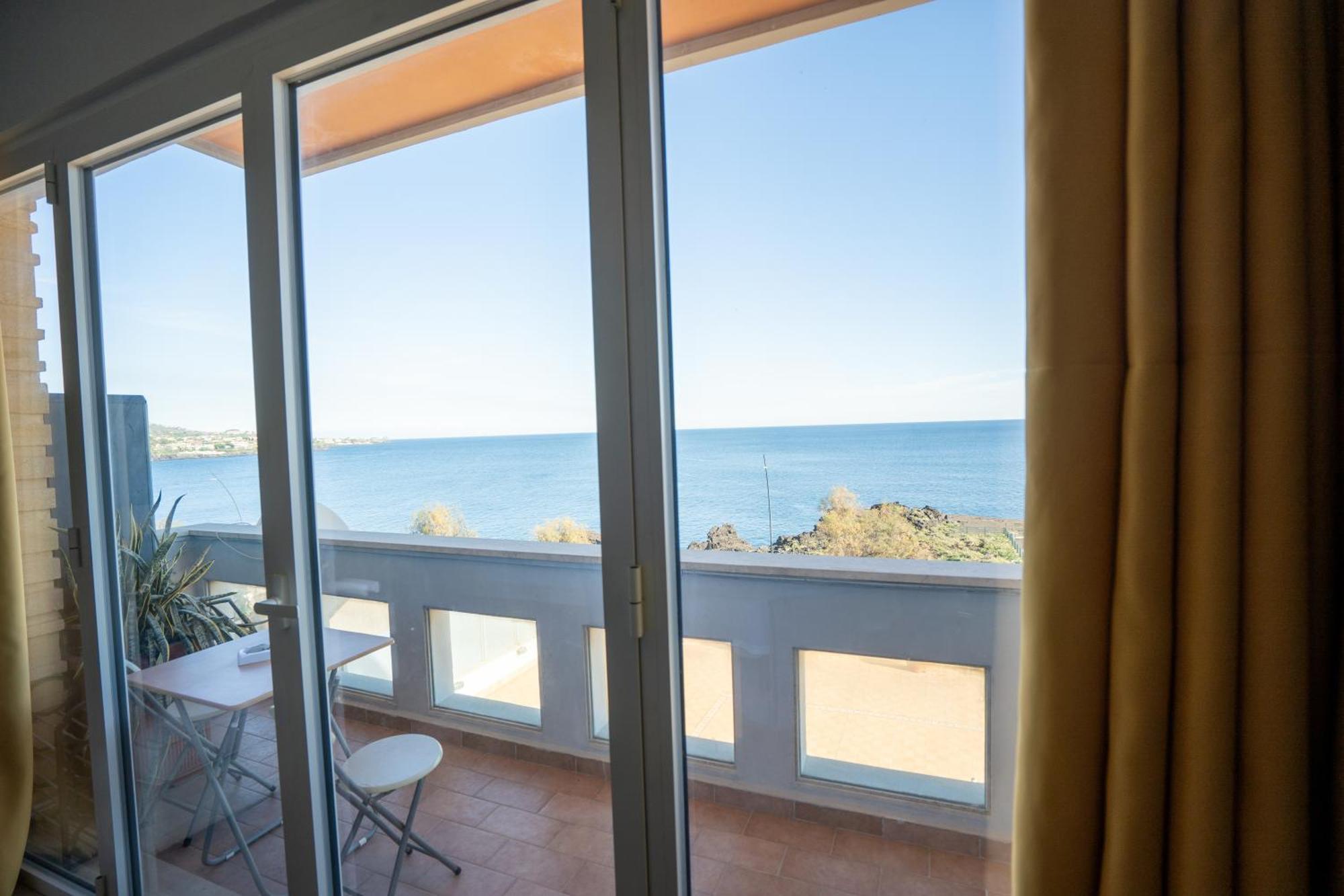 Perla Marina Sea View Apartment Catania Bagian luar foto