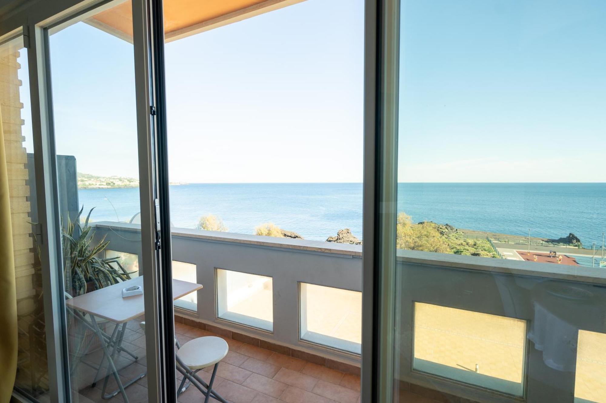 Perla Marina Sea View Apartment Catania Bagian luar foto